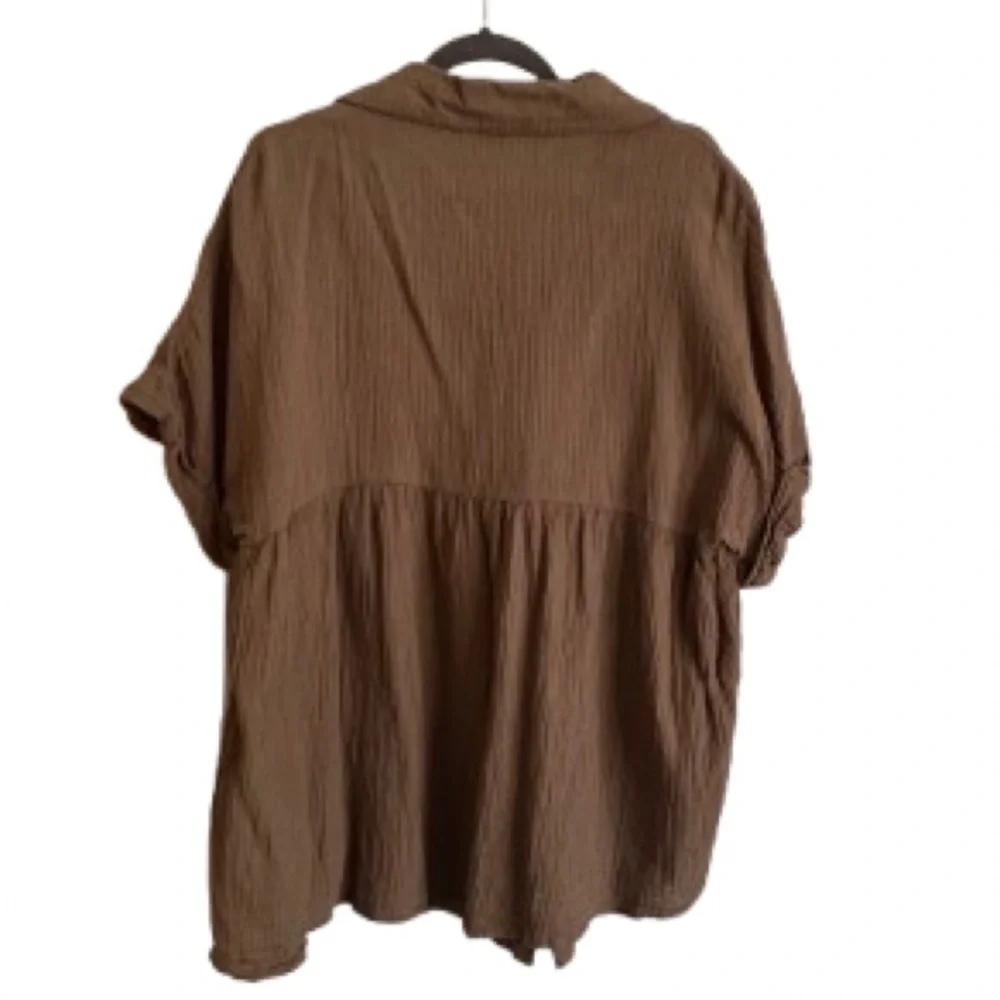 ANDREE BY UNIT Brown Button-Front Peasant Blouse -Size 1X - Picture 4 of 4